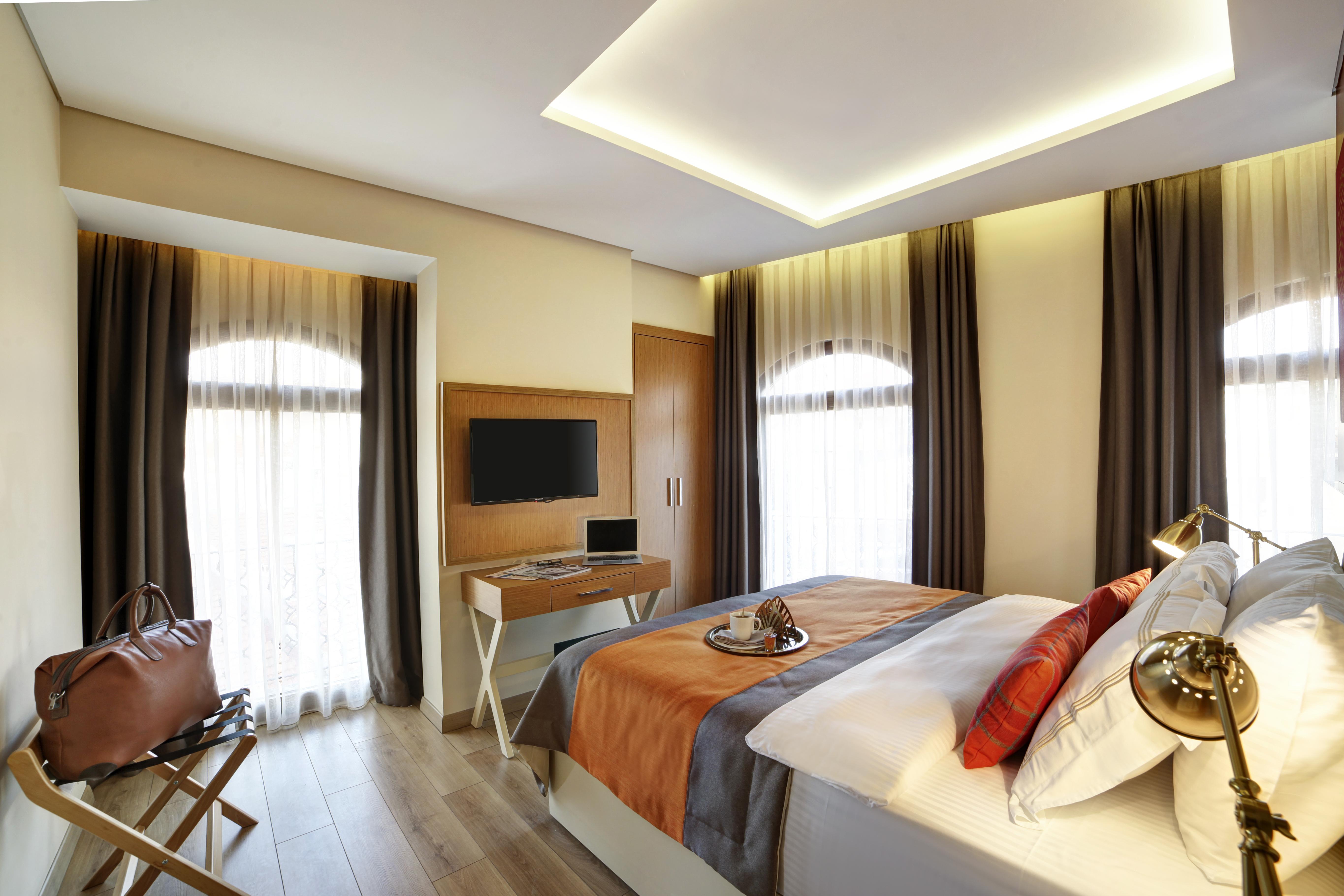 The Fox Hotel — Photos 1